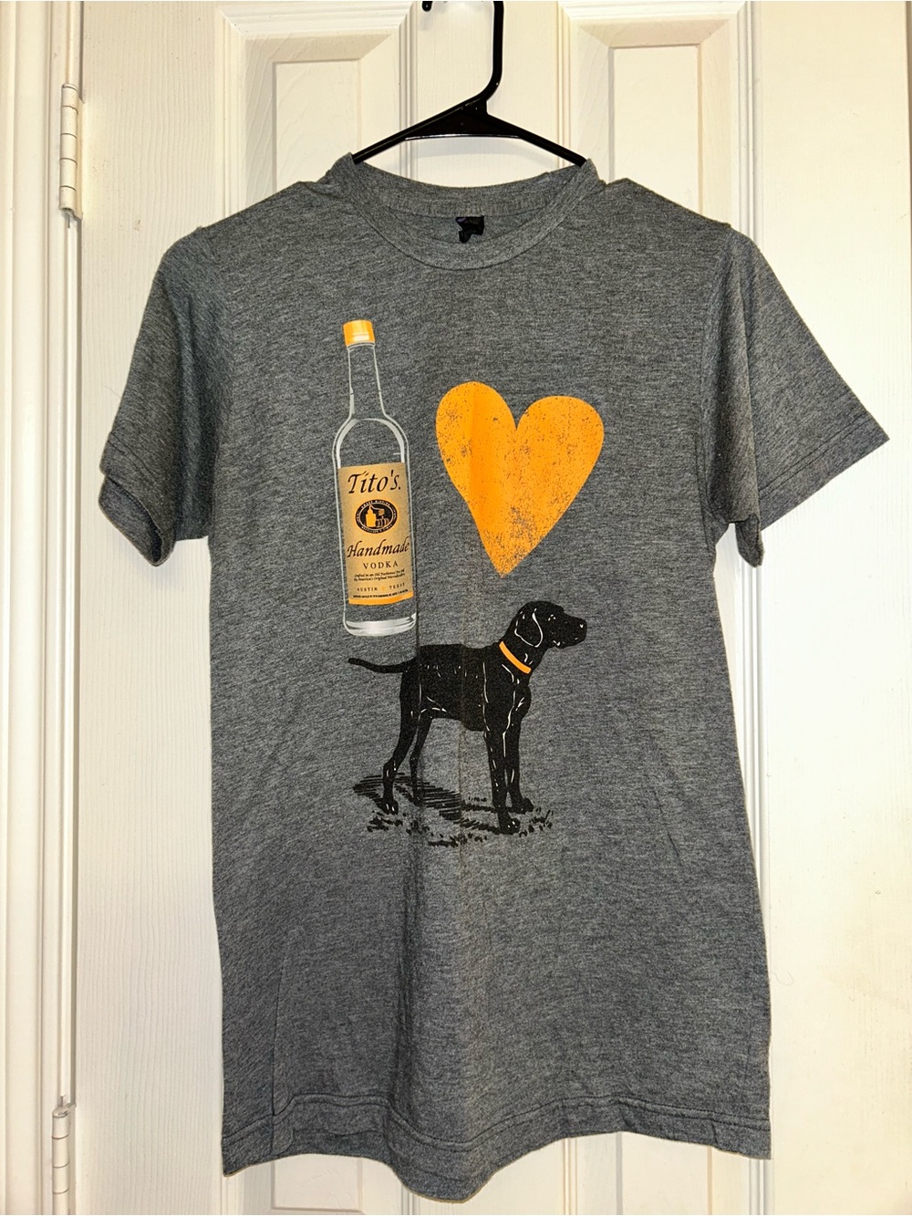 NWOT Tito's Vodka Dog Lovers Heart Austin Texas Soft Gray T Shirt Men Small